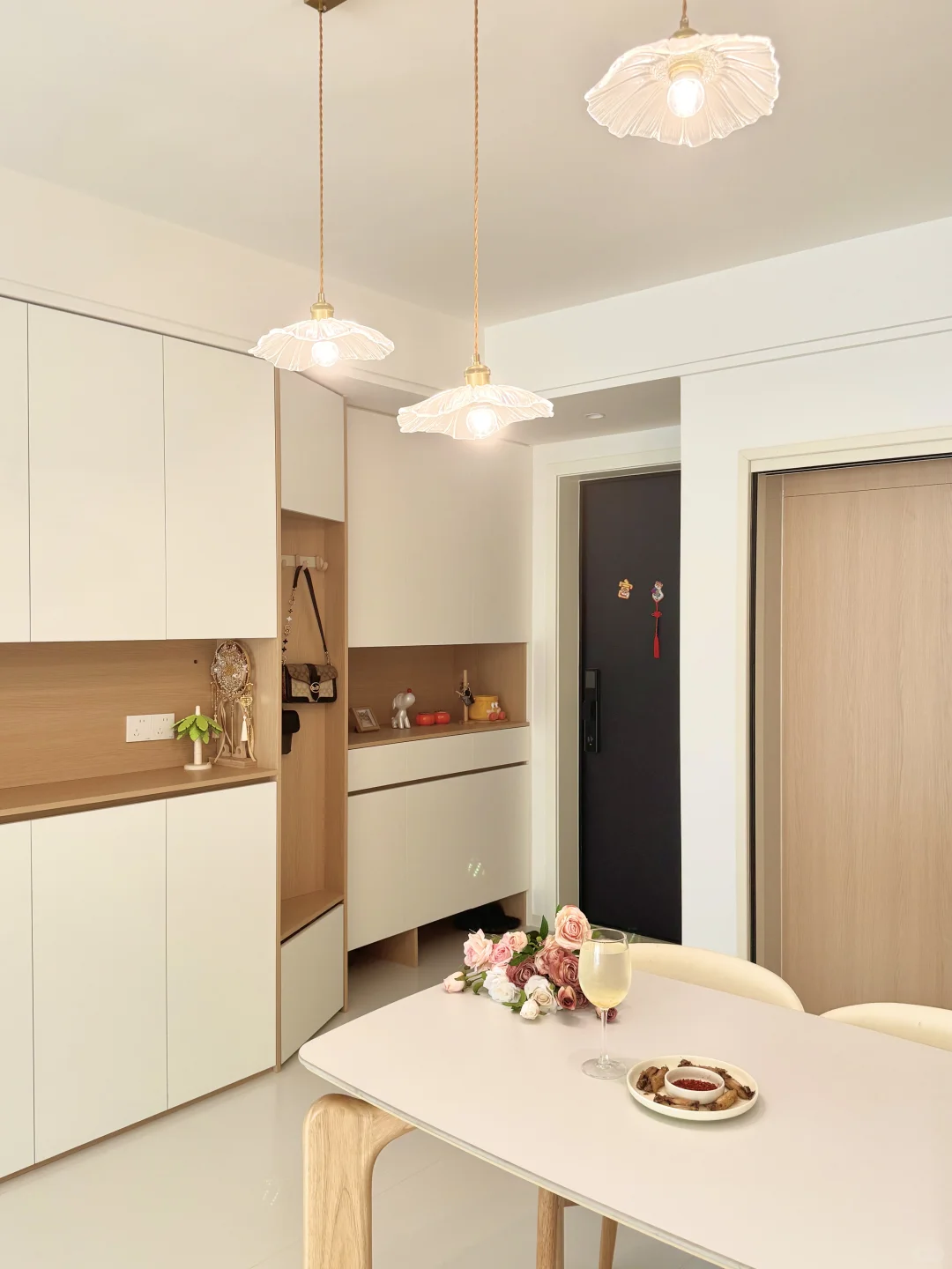 被疯狂抄作业的满墙柜子，?1.2W 值不值呢