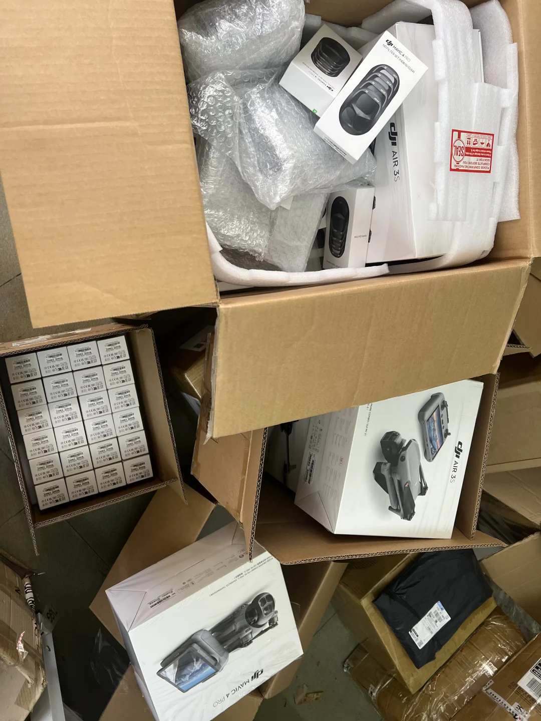 小飞机快递发全球