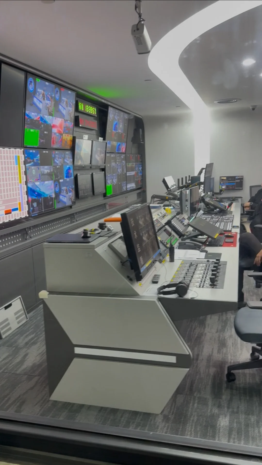 研1勇闯SMG国际传播中心！被广电人狠狠震撼