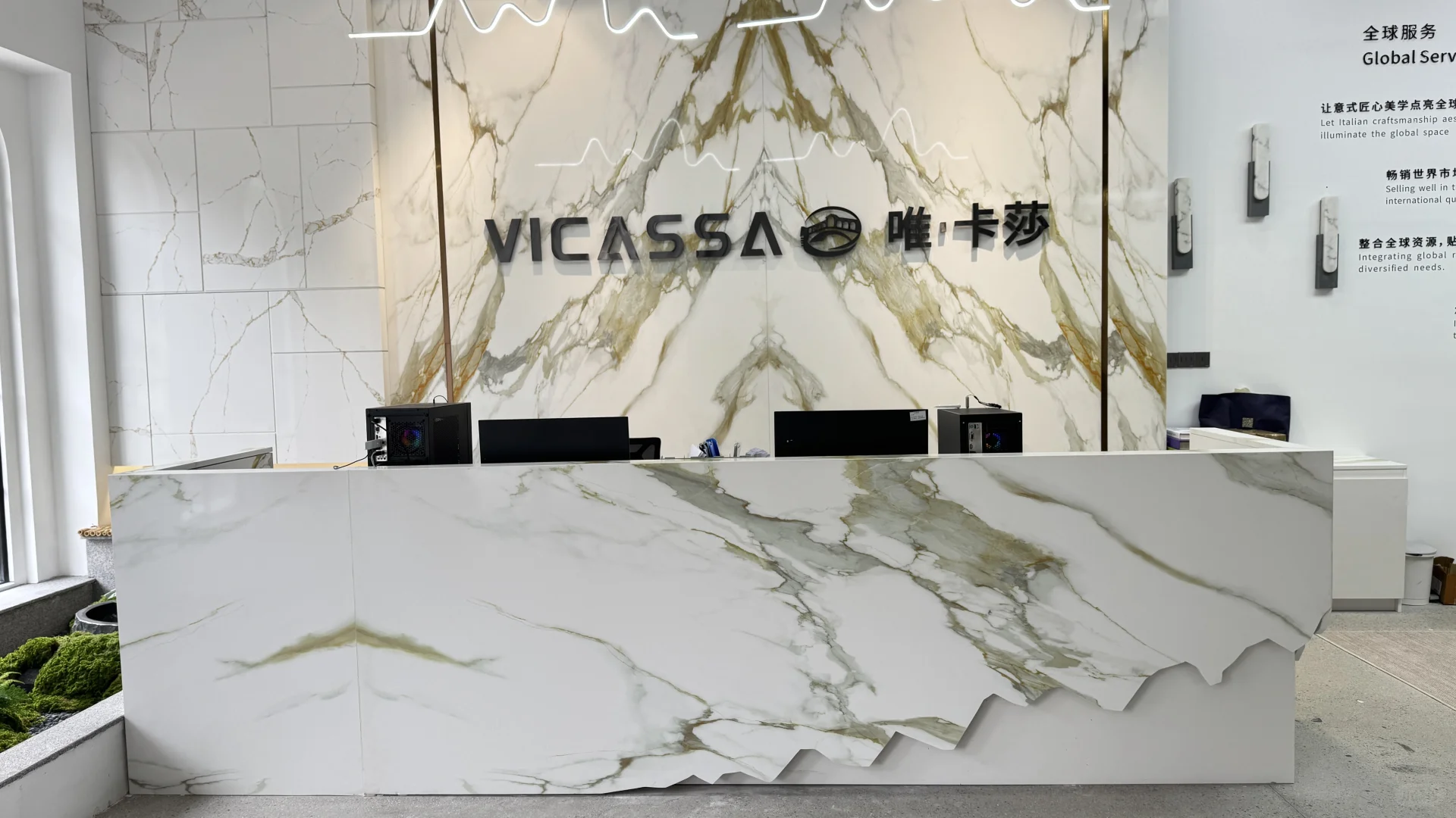 出口接待前台，柜体供应商可以给设计方案吗？