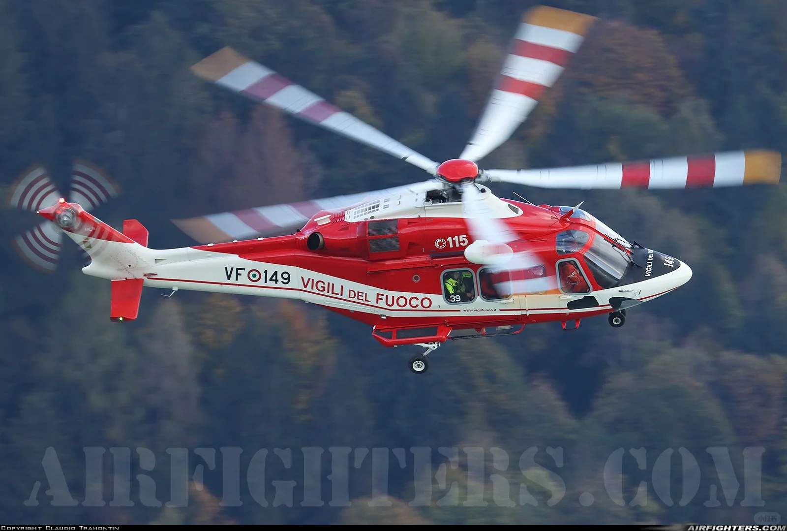 双发中型直升机:AW139?