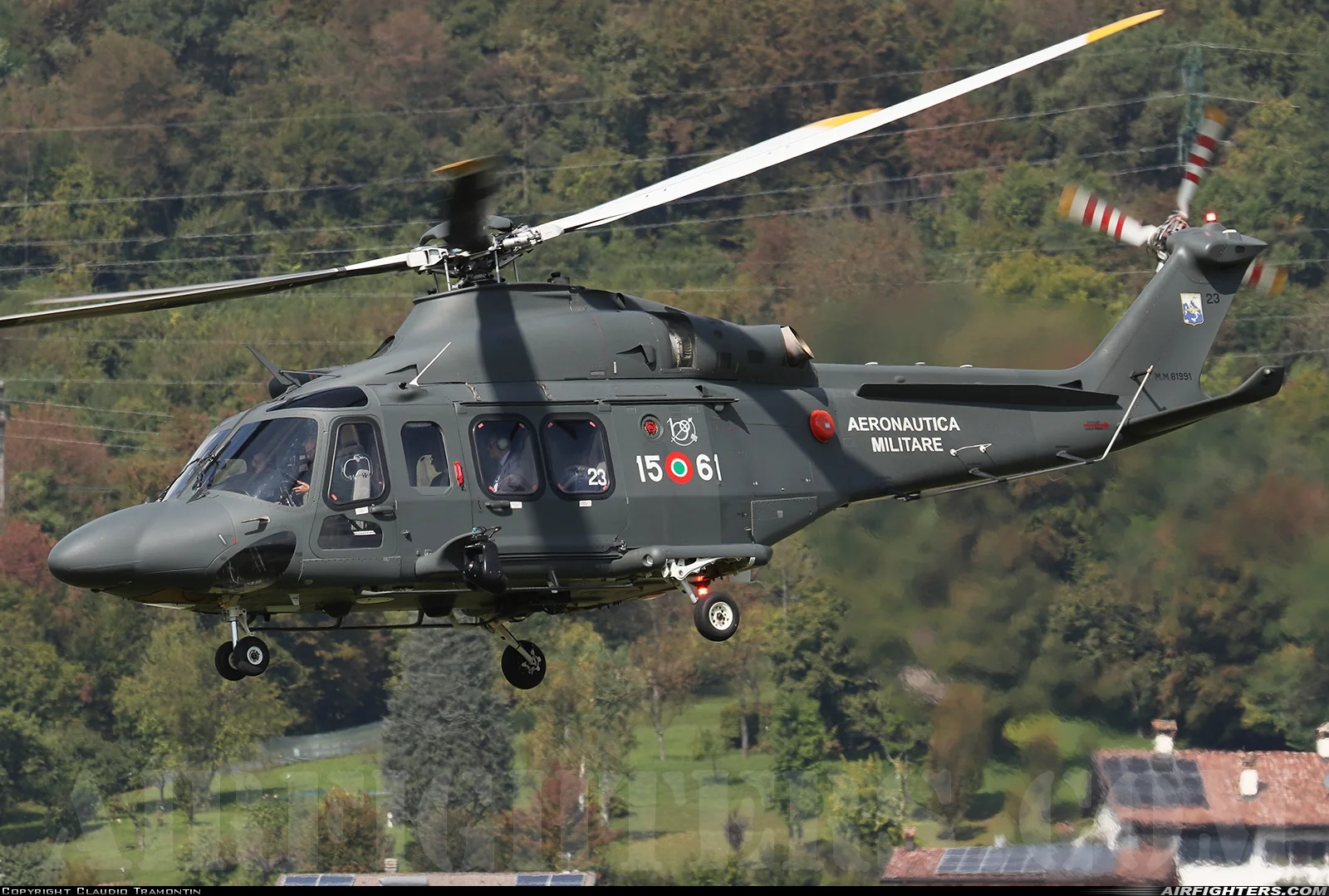 双发中型直升机:AW139?