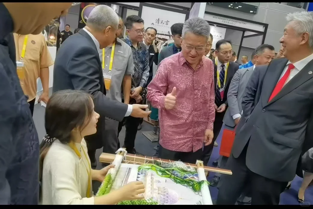 谁说刺绣没有国际范？中国非遗走向世界！