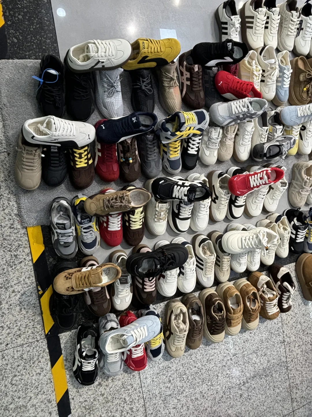 档口鞋子只要50元