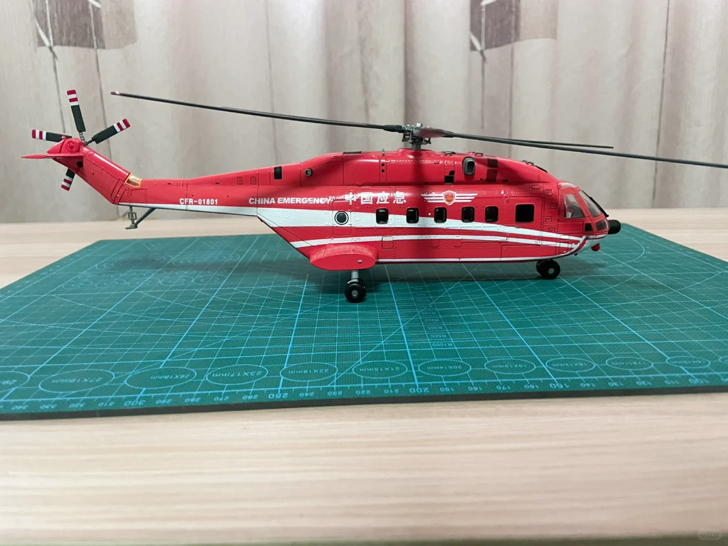 直8运输直升机，新年就来个大红配色吧！