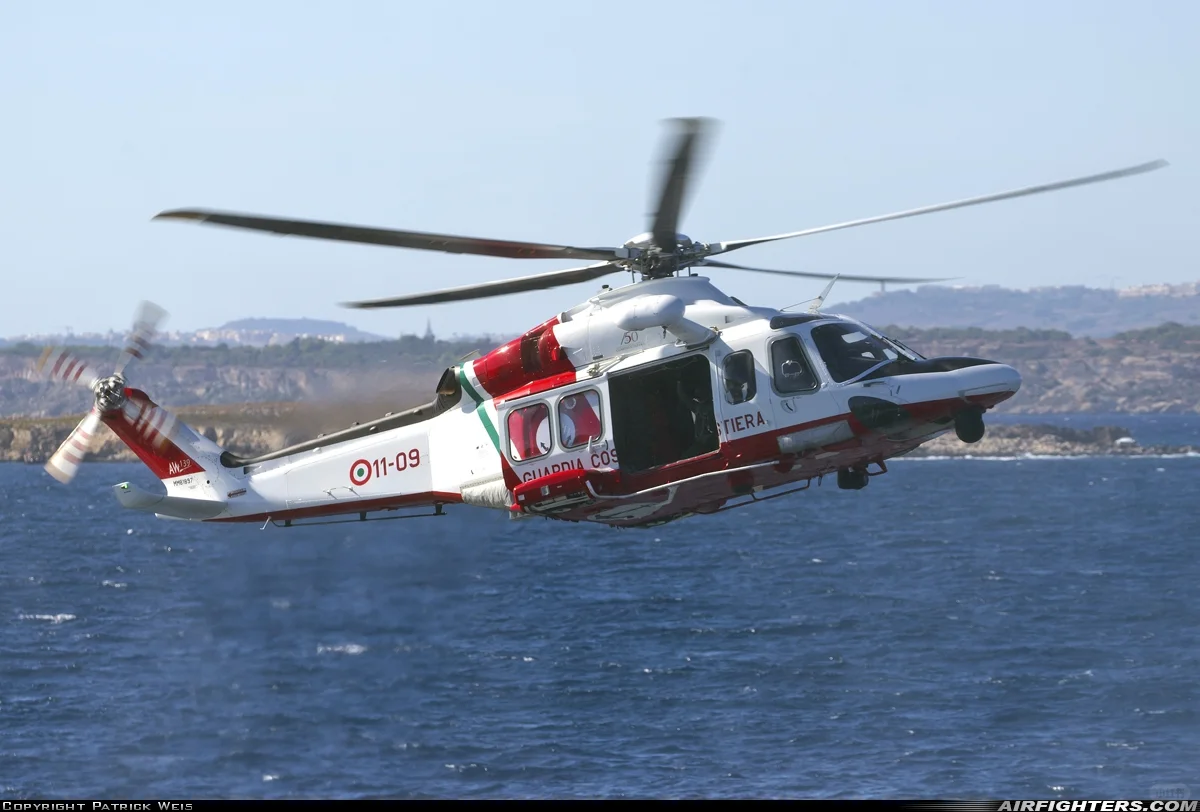 双发中型直升机:AW139?