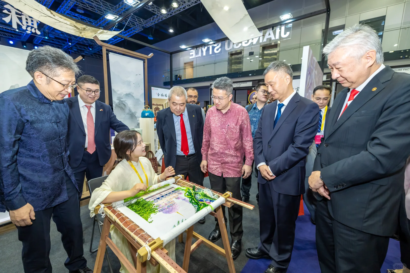 谁说刺绣没有国际范？中国非遗走向世界！