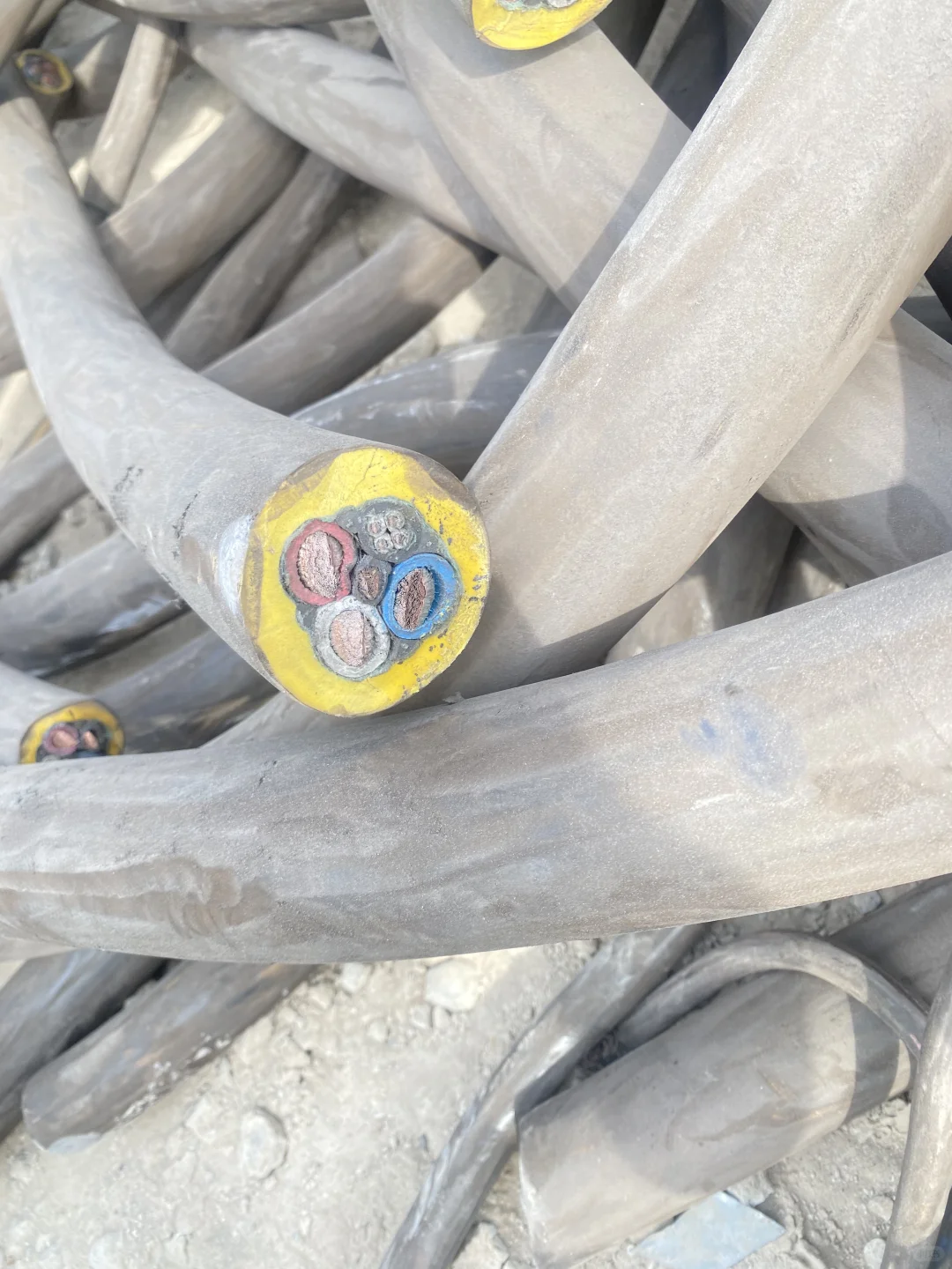 废旧电缆多少钱一吨？