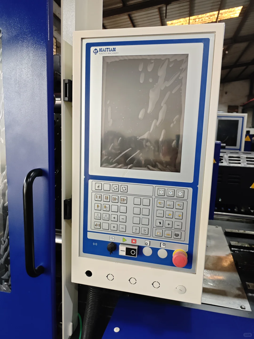 急售！海天200吨双色机 实业家闭眼入的生产