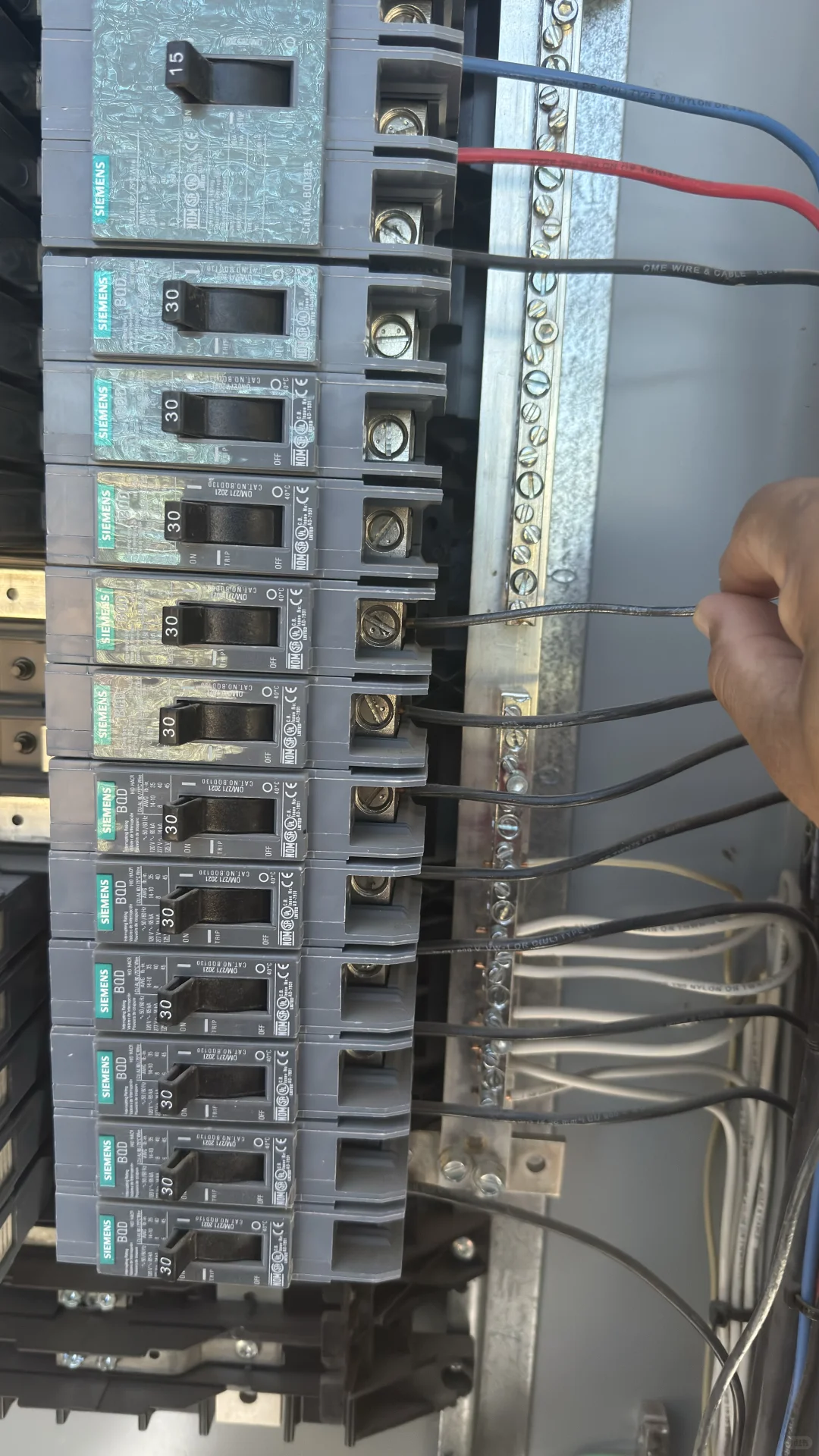 美国居民用电240V 国内电机能不能直接用？