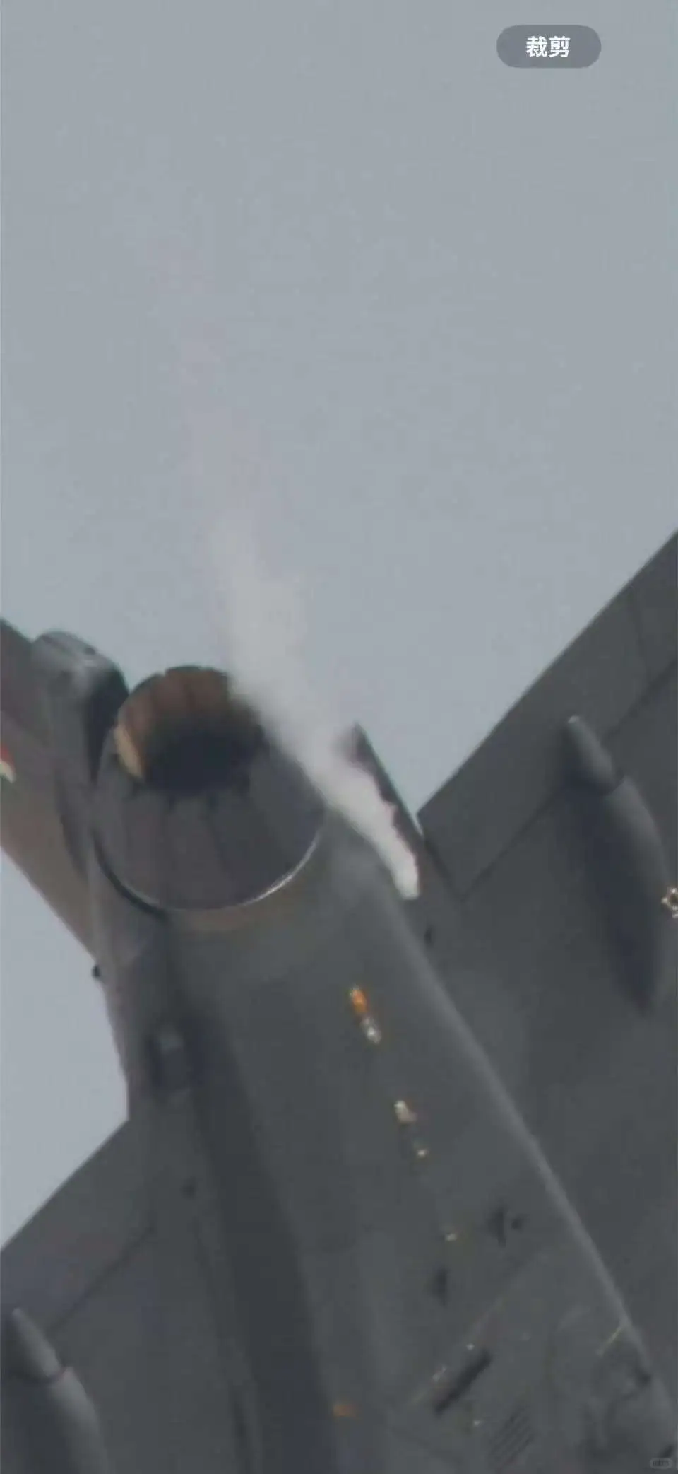 印度“光辉”战机在迪拜航展坠毁