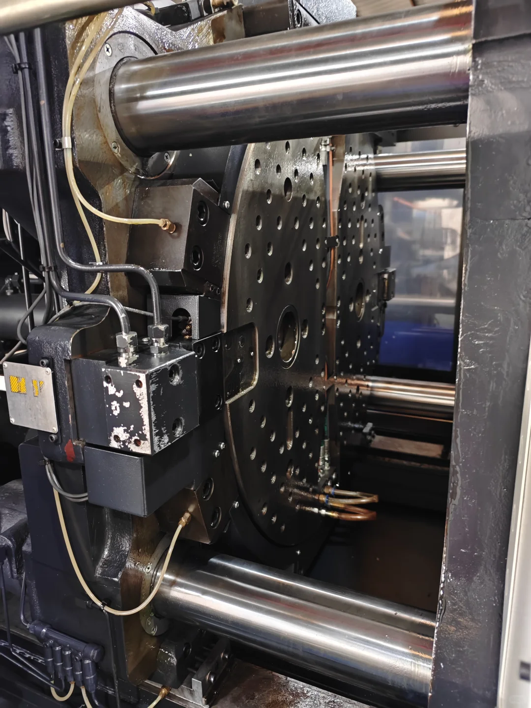 急售！海天200吨双色机 实业家闭眼入的生产