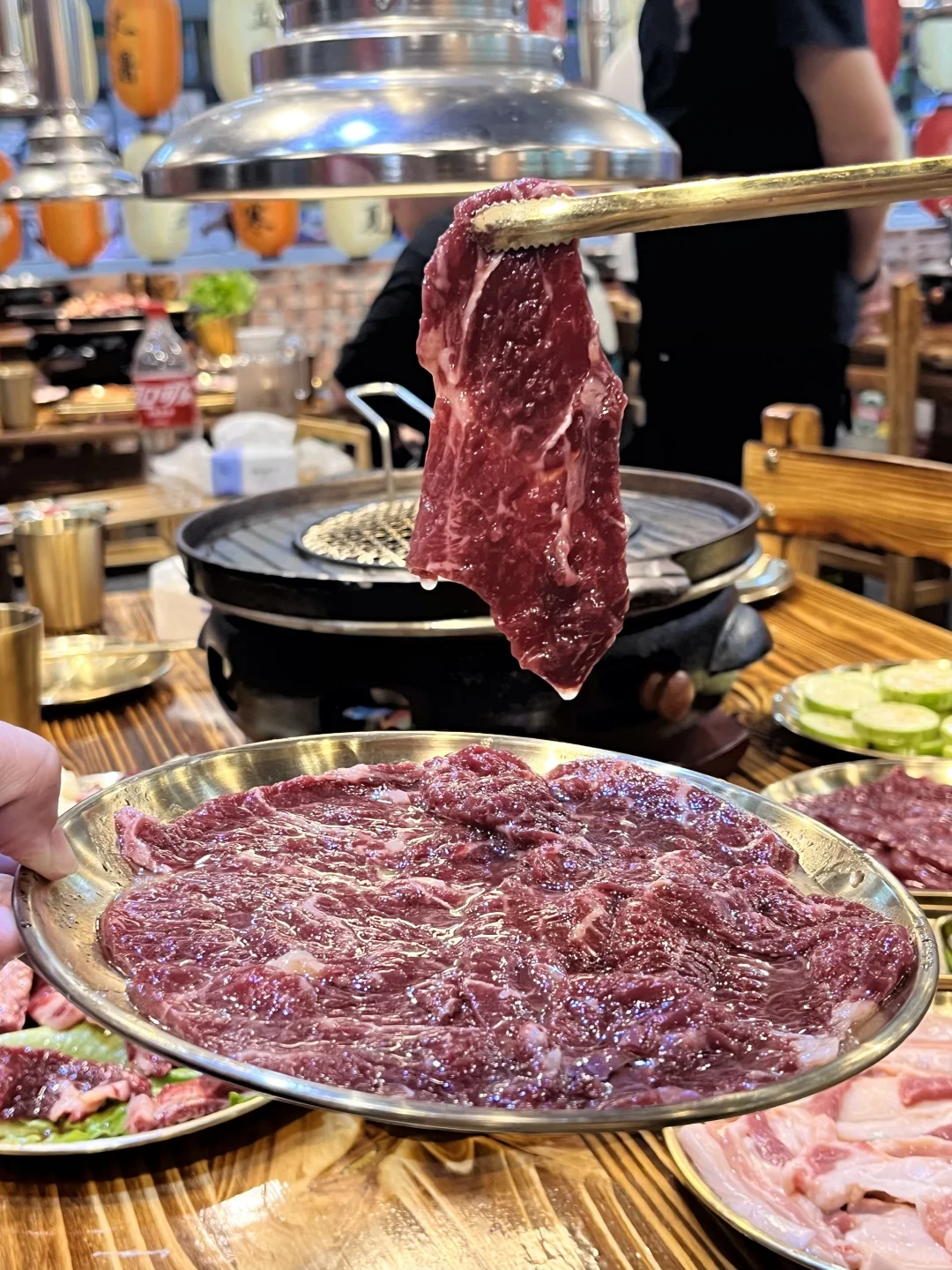 隐藏在菜肉市场里的烤肉店❗️现切牛肉香晕?