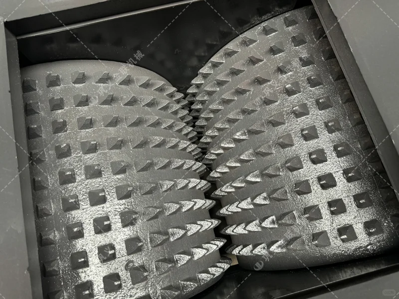 双齿辊破碎机处理石墨，能否保持高纯度？