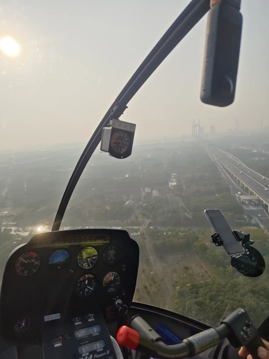 终于轮到我开直升机了！