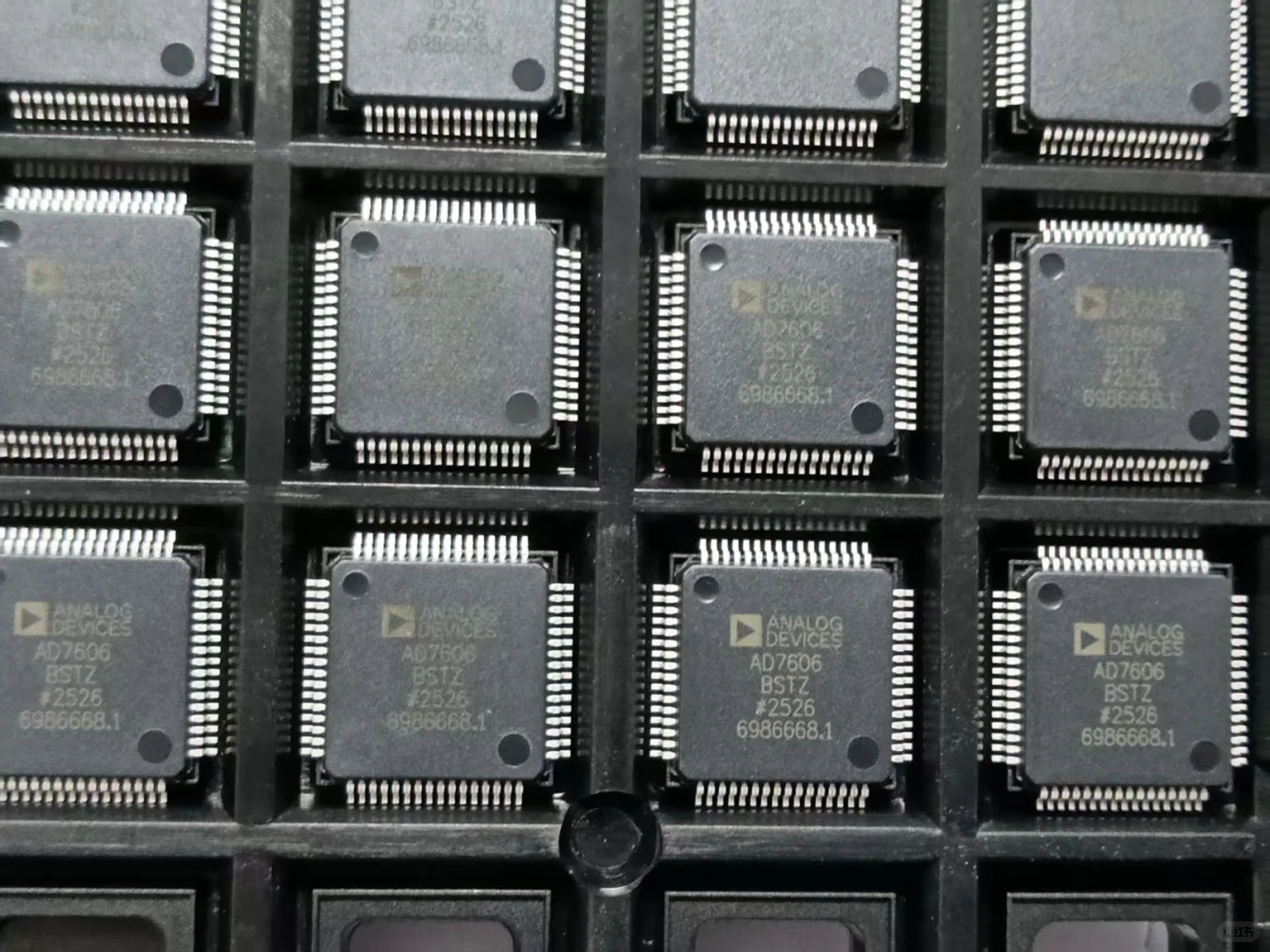 AD7606BSTZ:高性能多通道同步采样专用ADC