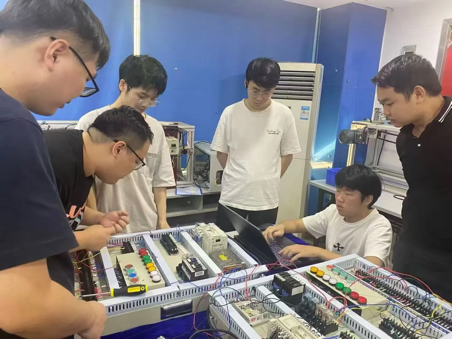 技多不压身，总得要一门拿得出手的技能