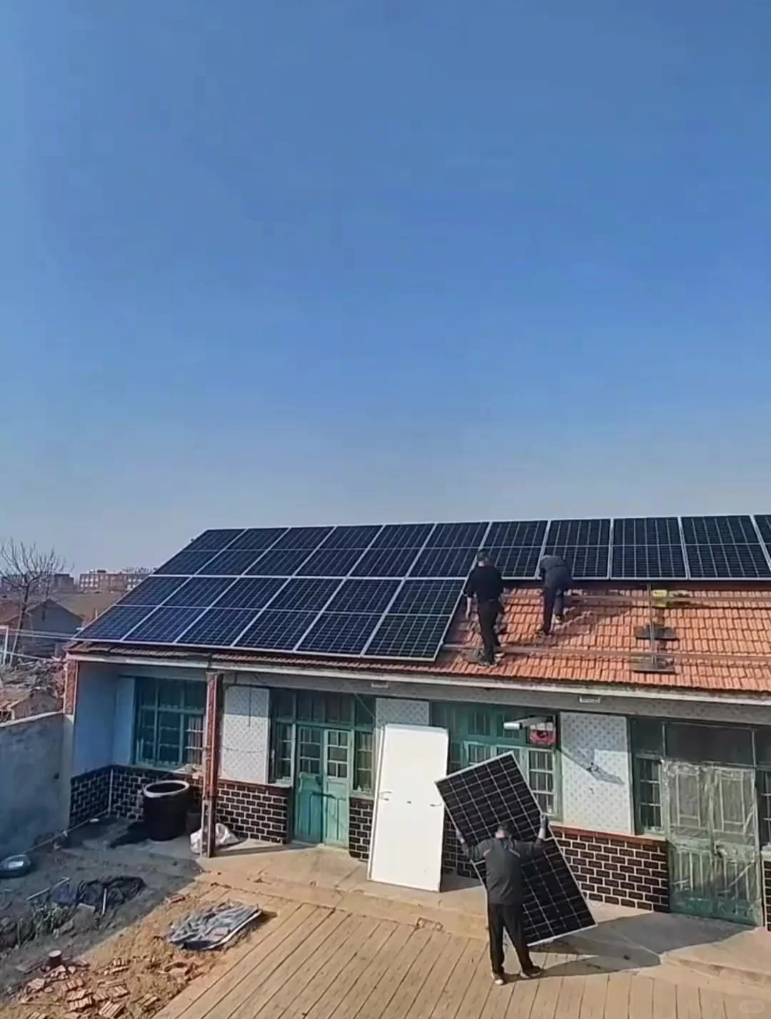 屋顶光伏梦碎：从暴富幻想至负债深渊
