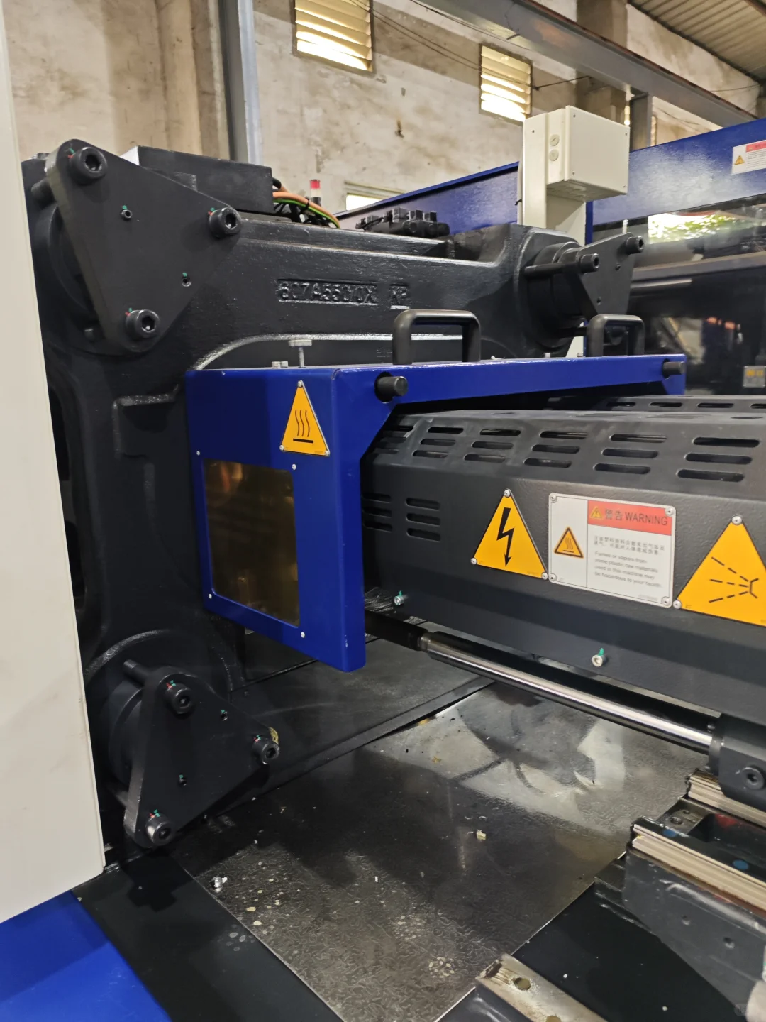 急售！海天200吨双色机 实业家闭眼入的生产