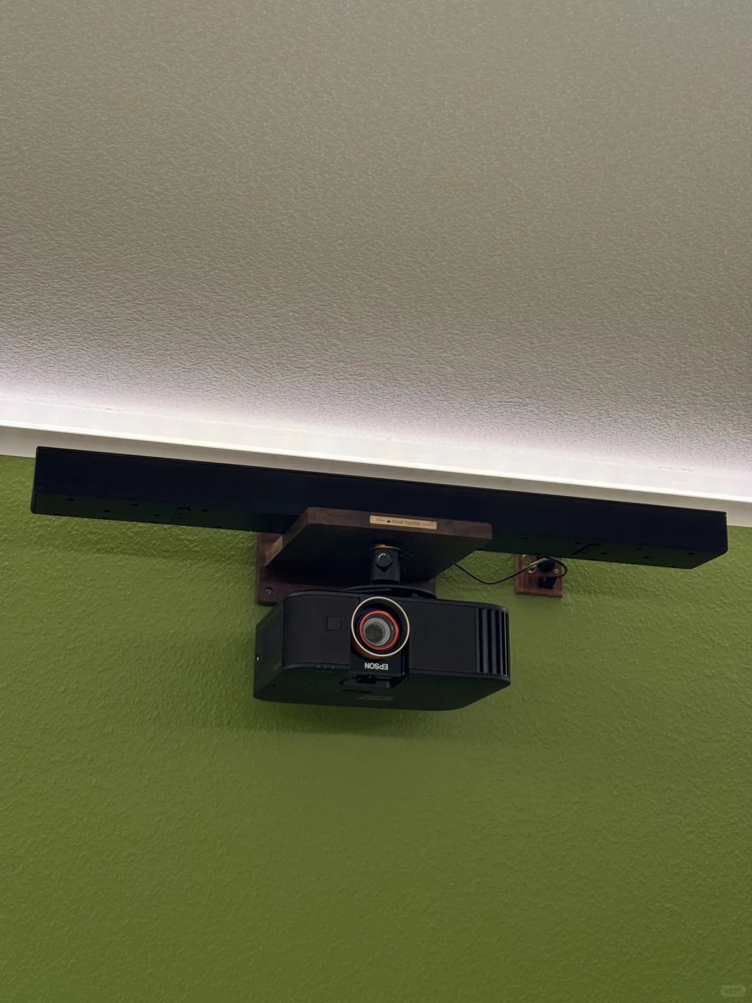 我的投影仪在发光耶～～～