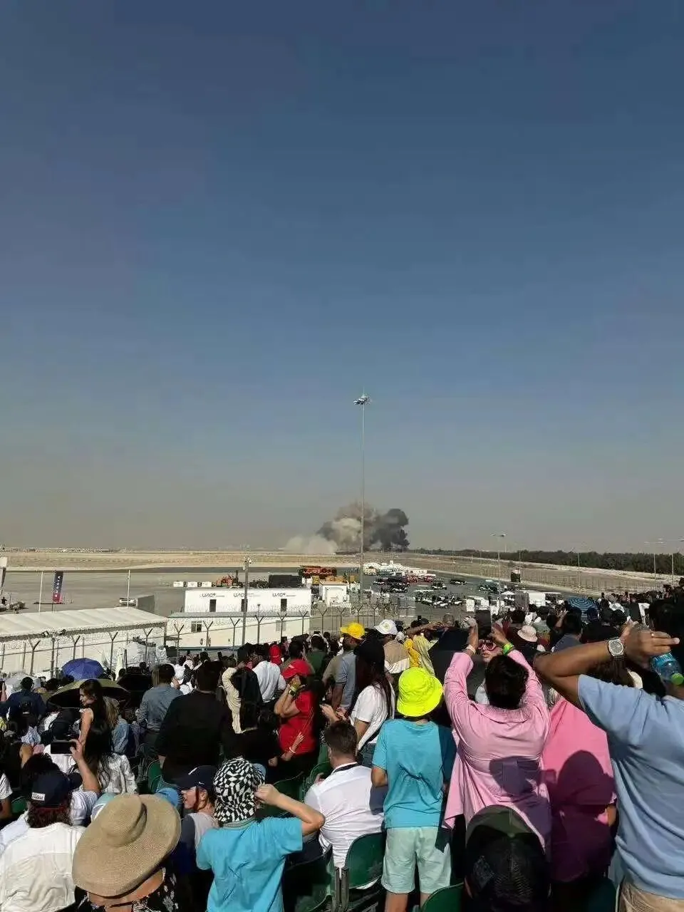 印度“光辉”战机在迪拜航展坠毁