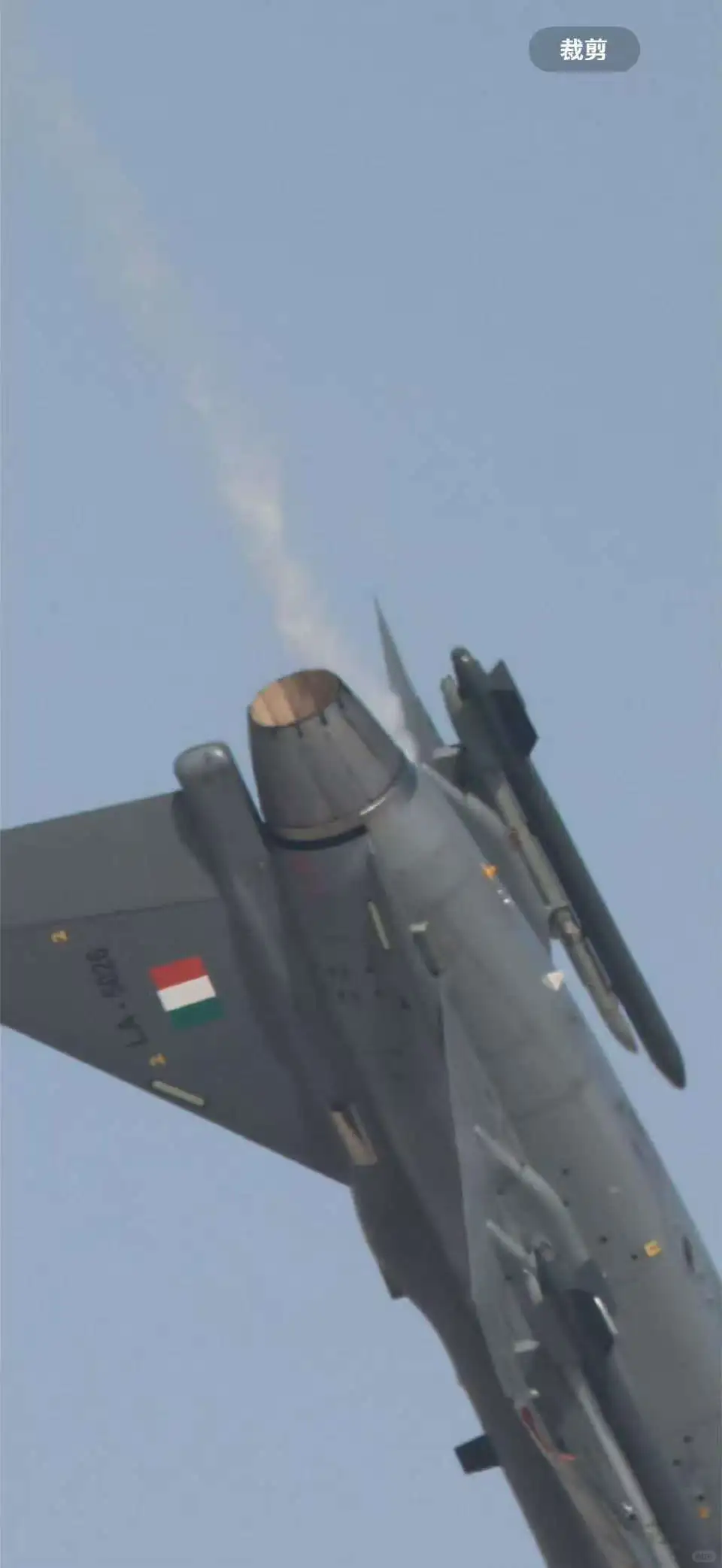 印度“光辉”战机在迪拜航展坠毁