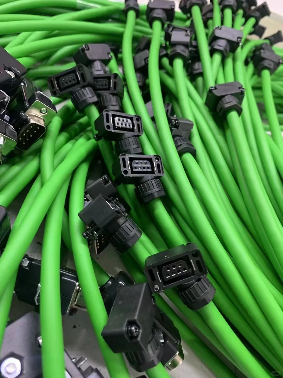 做自动化设备的在忙也要看看设备线束定制工