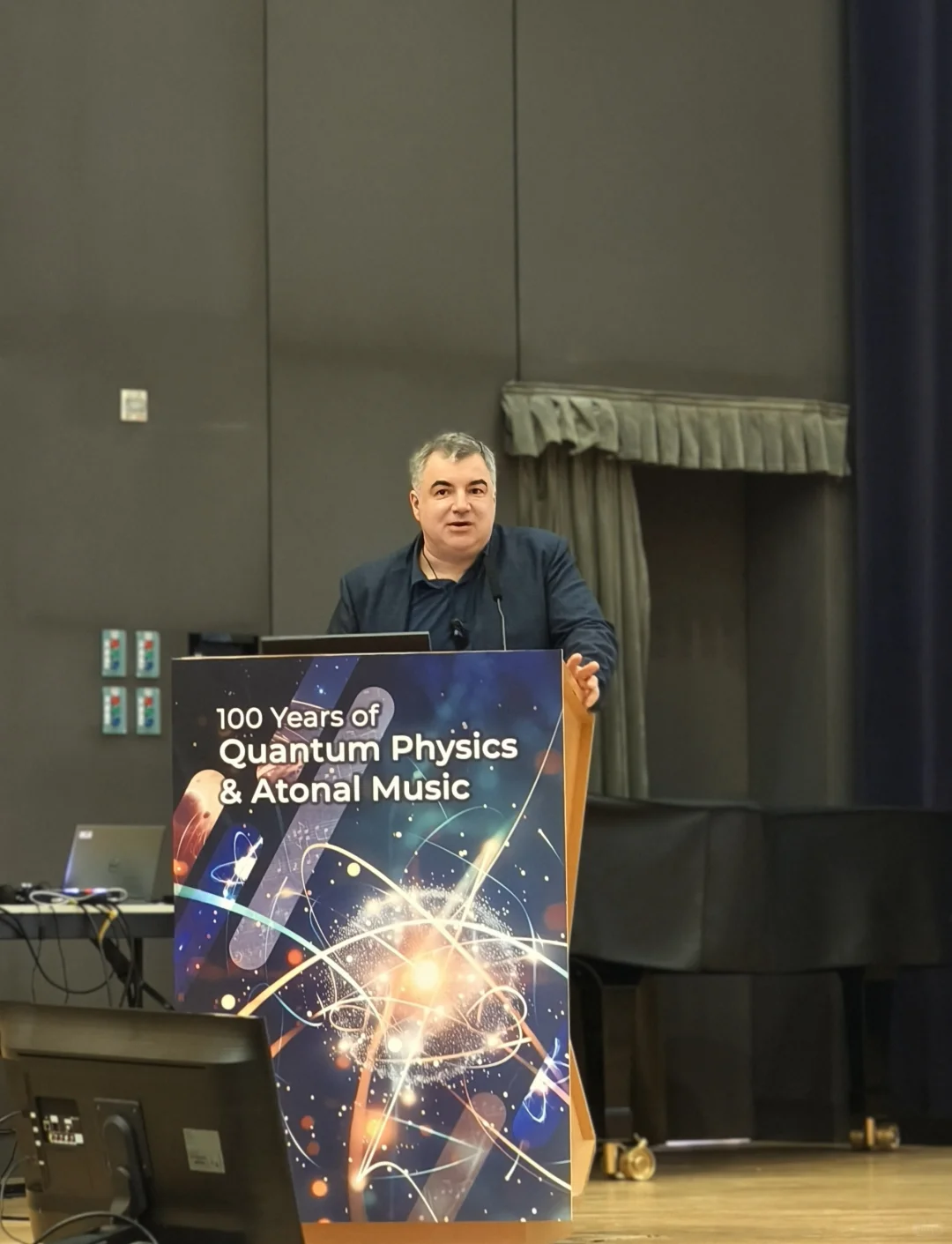 追星成功石墨烯开创者Prof. Novoselov