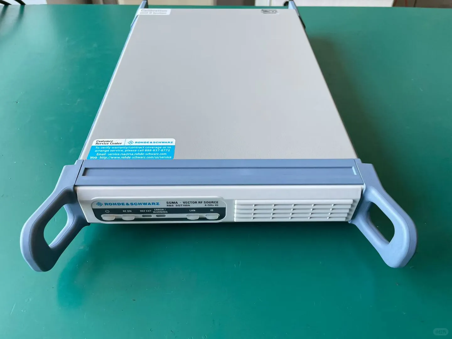 实拍罗德SGT100A射频矢量信号发生器