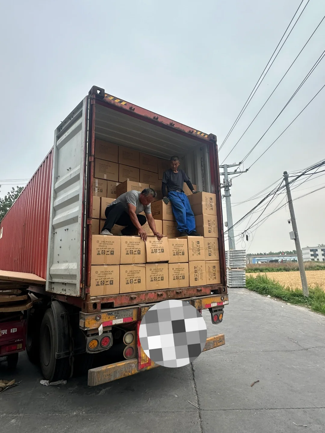 感谢装车师傅 大热天装柜