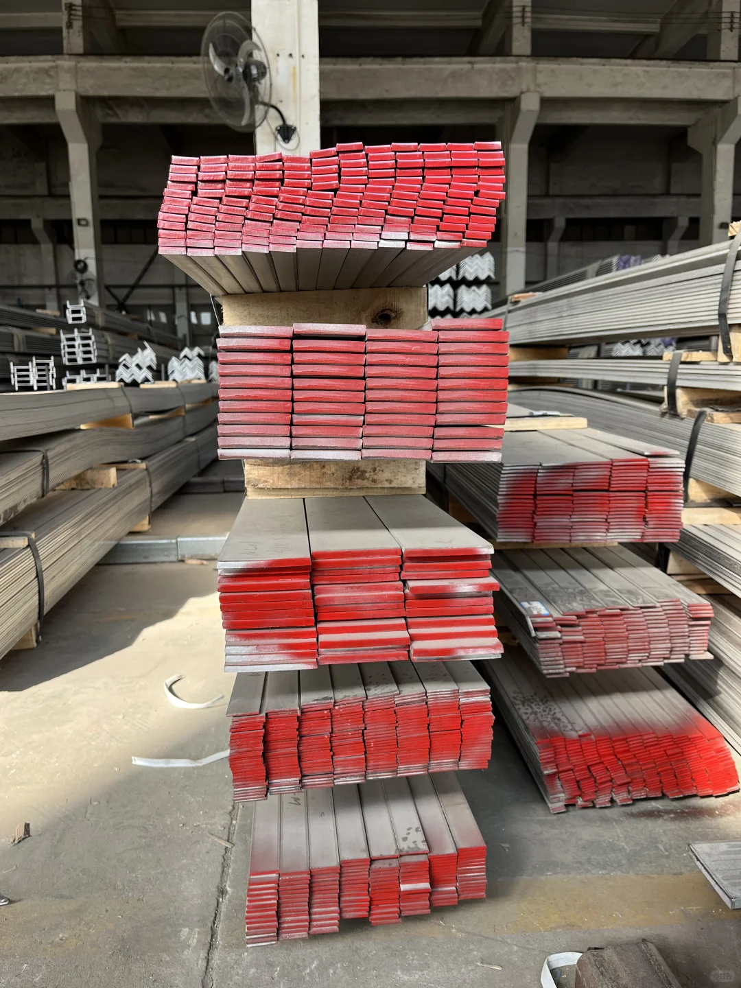 00后毕业女大钢材生卖钢第422天?