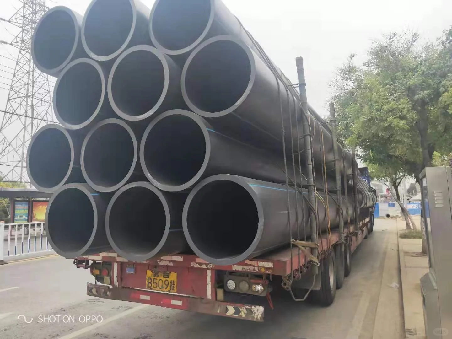 现在越来越多的道路用拖拉管了