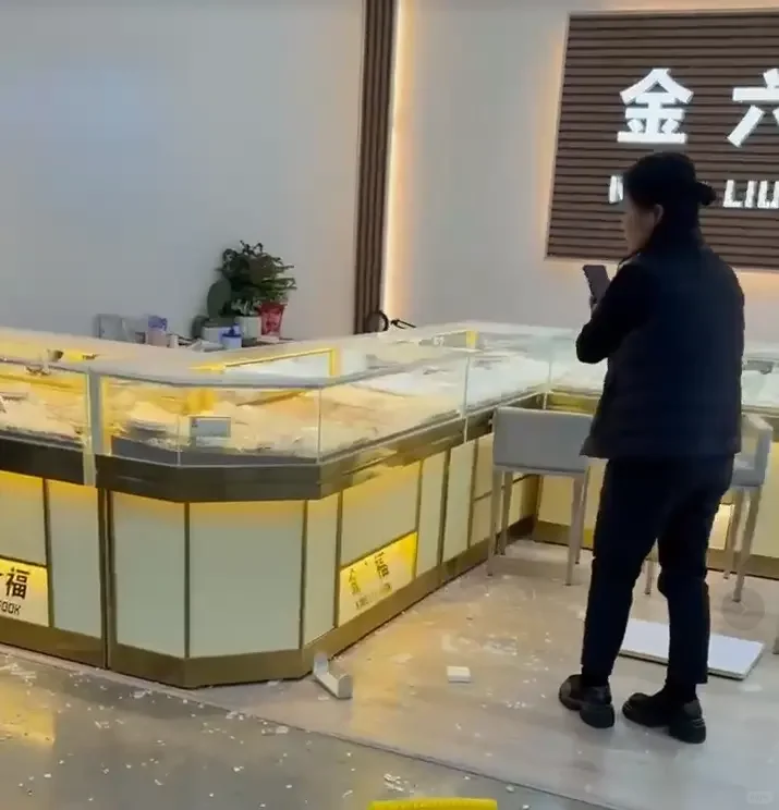 洛杉矶华人金六福又被持枪抢劫!!!