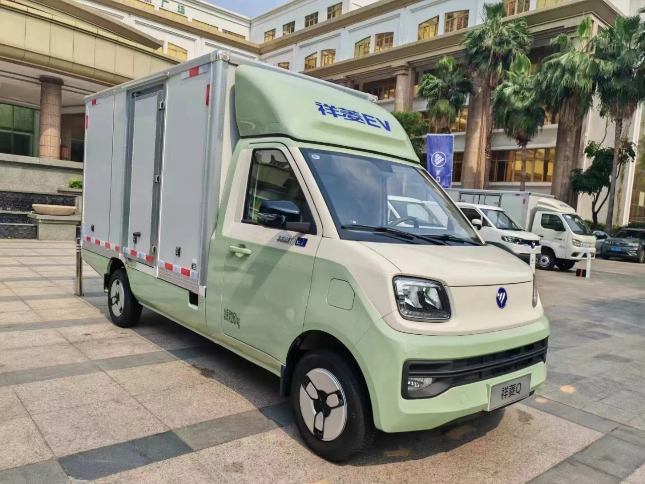 东风电动物流车