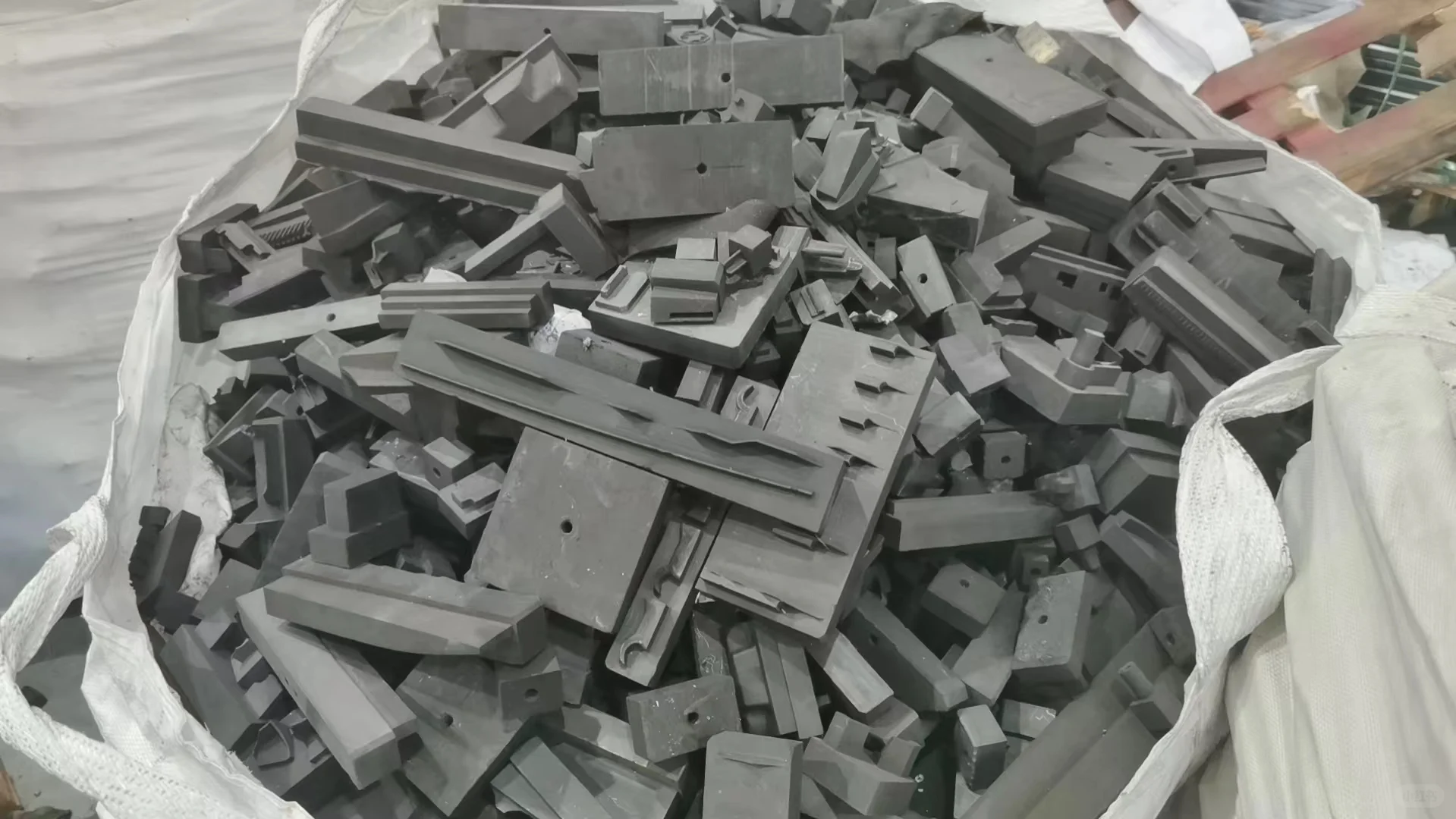 废石墨变废为宝，专业厂家回收助力