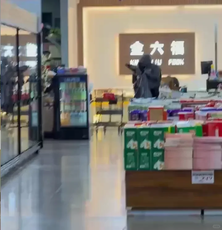 洛杉矶华人金六福又被持枪抢劫!!!