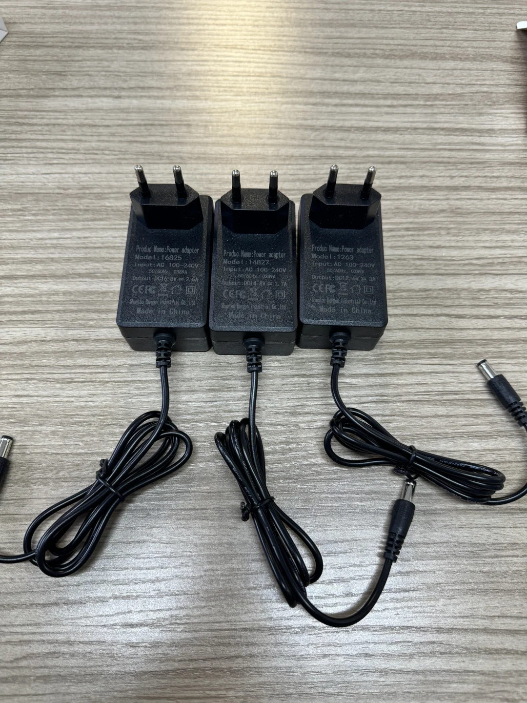 锂电池转灯充电器：12.6V3A/14.8V3A/16.8V