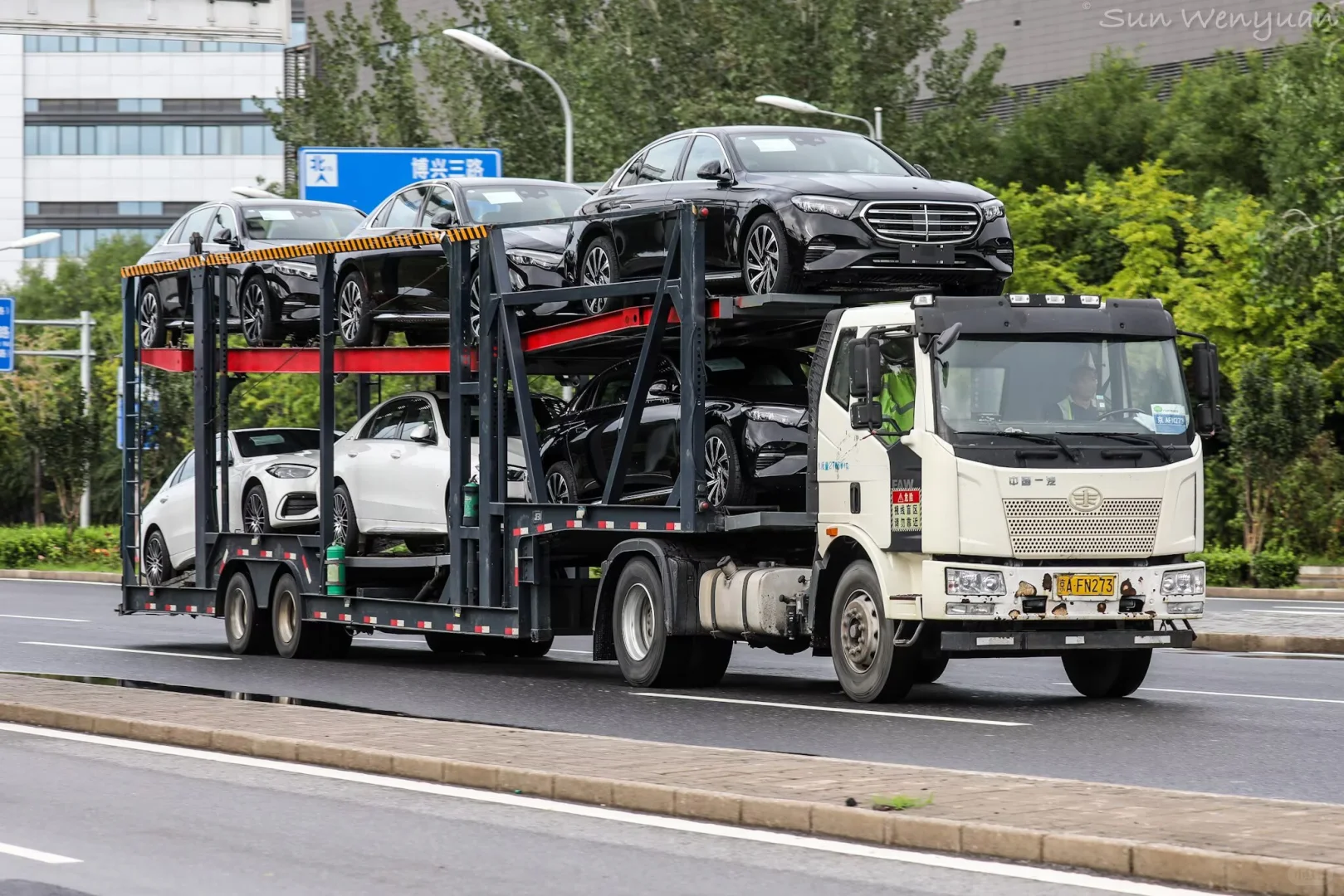 轿运卡车街拍