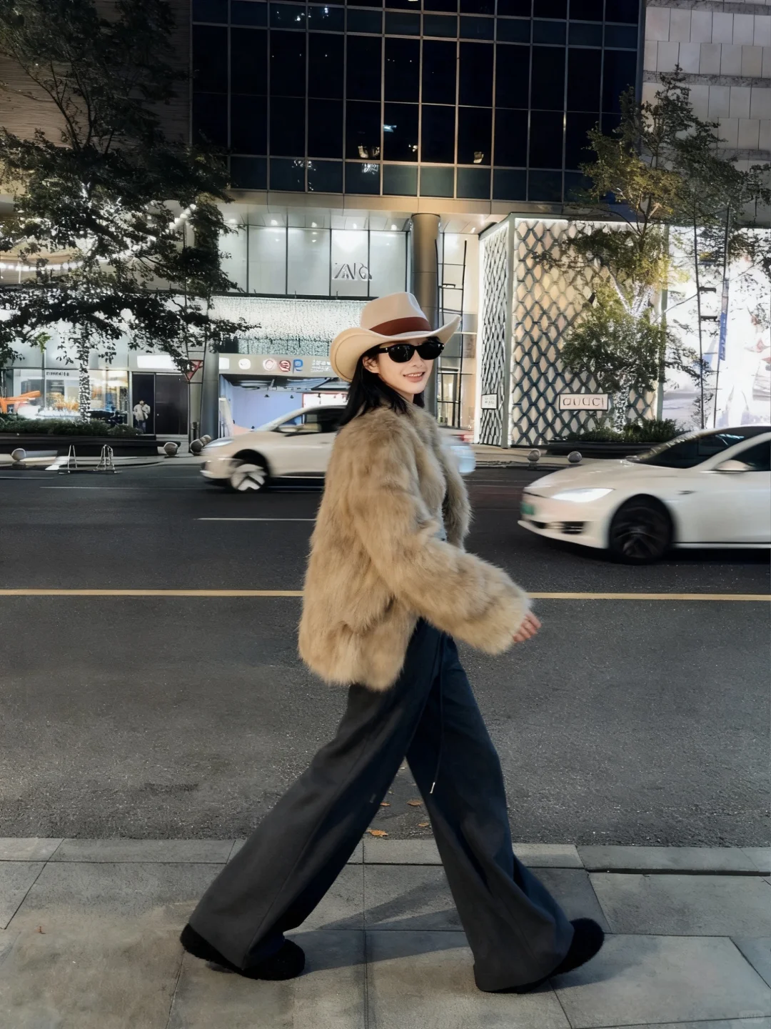 被这条“秋日石墨灰神裤”锁定?｜自带高级感