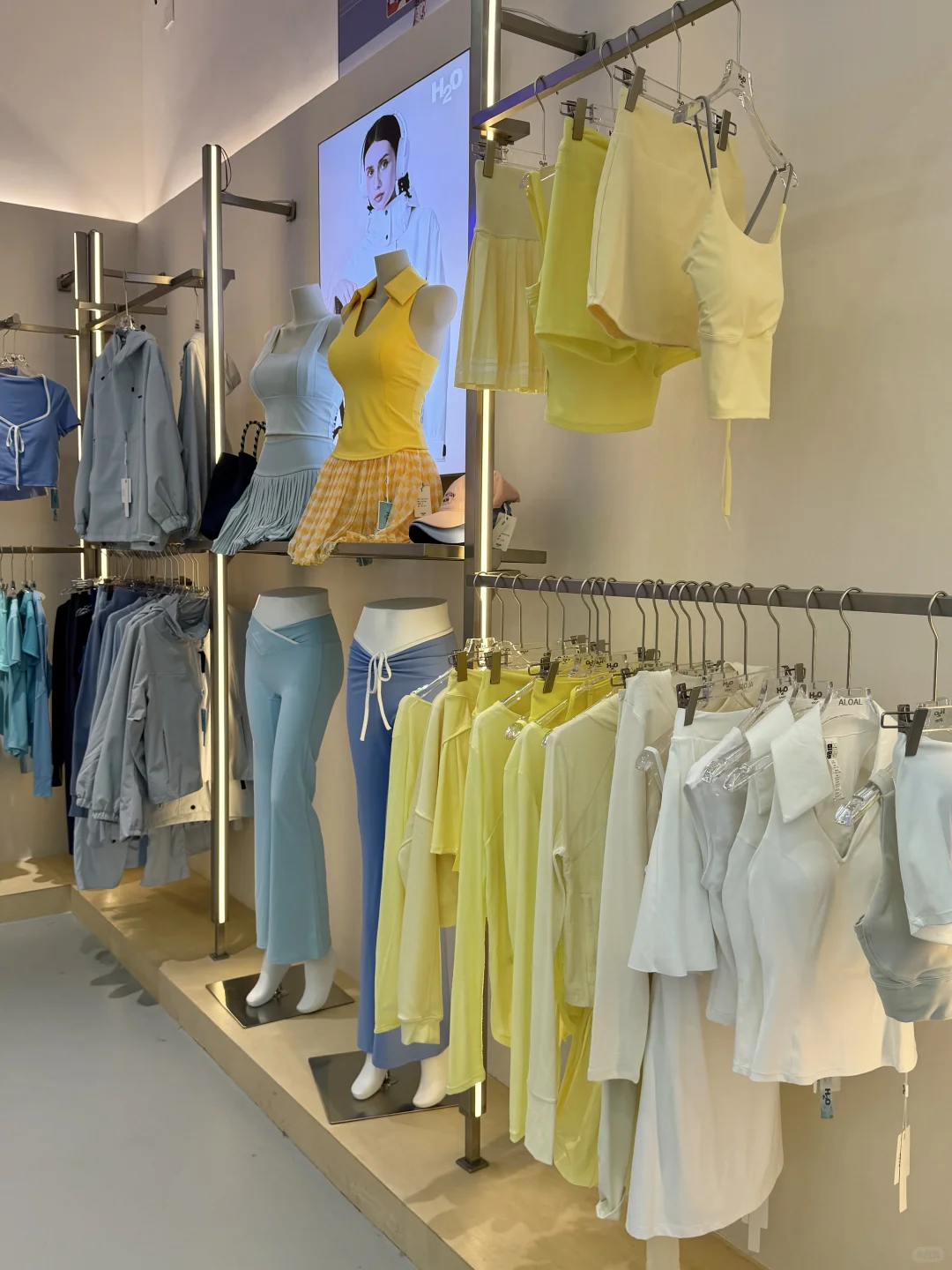 广州新的！！瑜伽运动服批发市场！尊嘟好香?