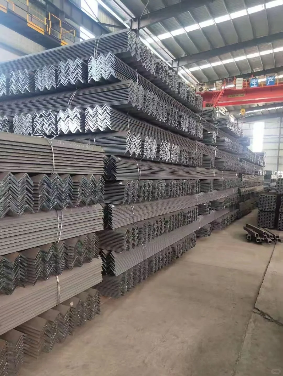 卖钢材的小姐姐