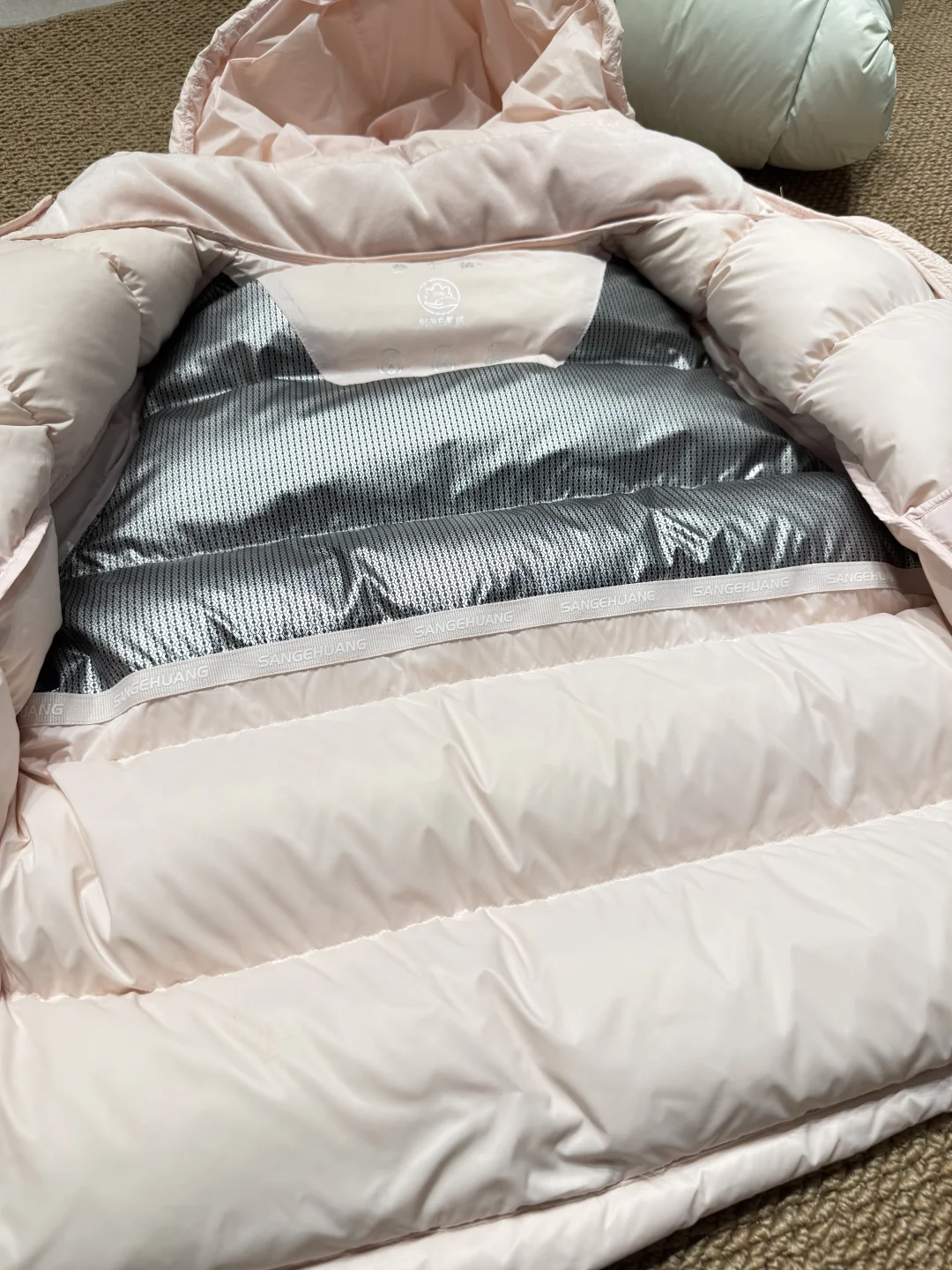 为质感买单的一款羽绒服??