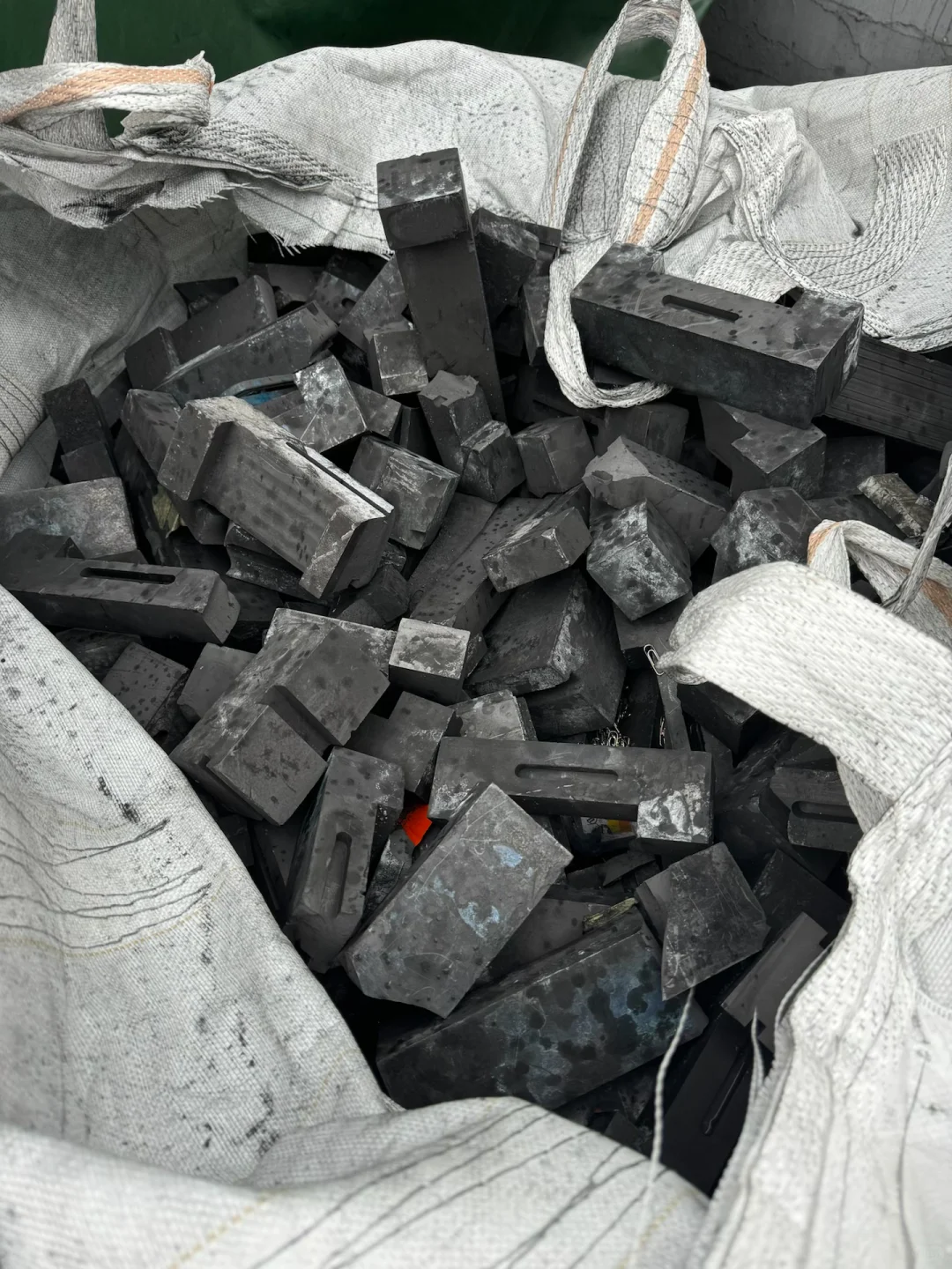 废石墨变废为宝，专业厂家回收助力