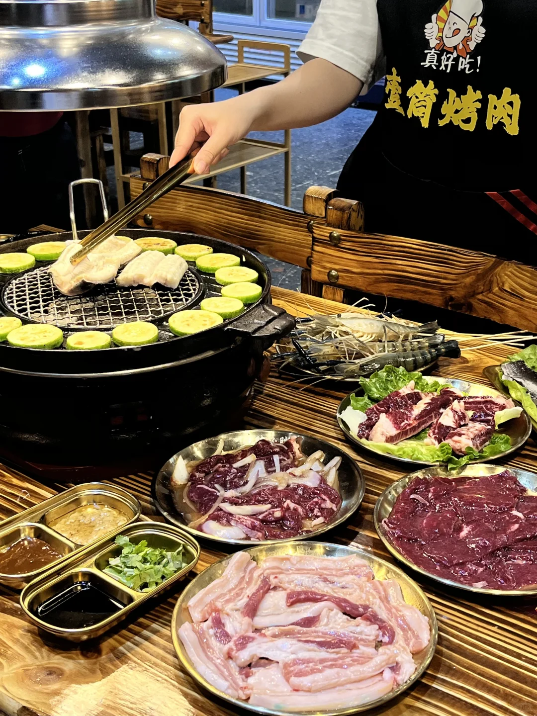 隐藏在菜肉市场里的烤肉店❗️现切牛肉香晕?