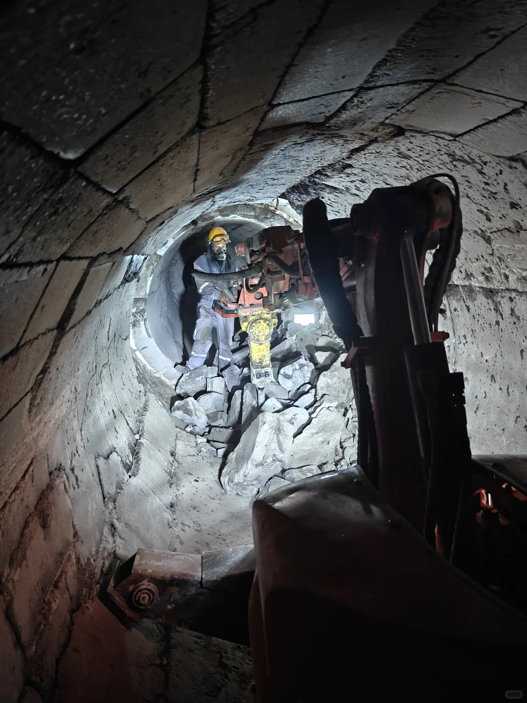 锂电窑维护难题 破拆机器人巧破局