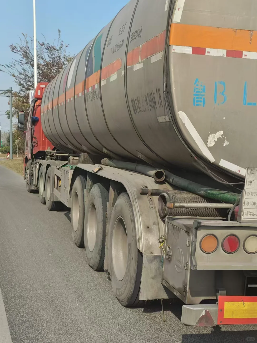 化工运输危险品车