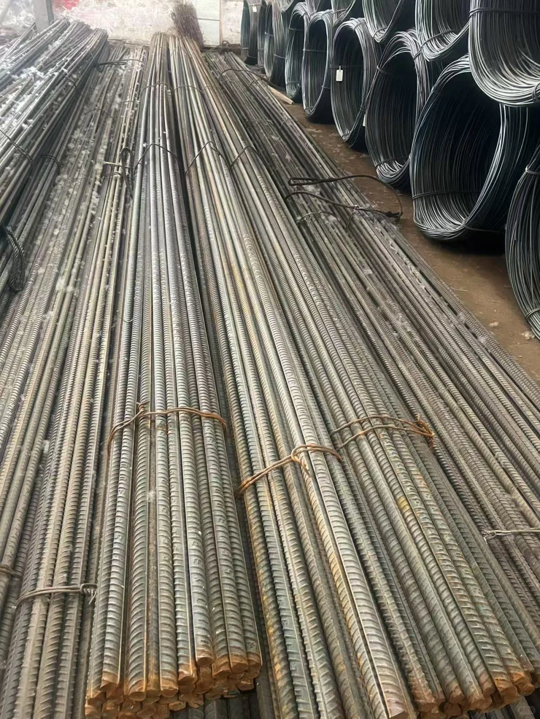 现有特价螺纹钢，3000人民币一吨，FOB天津