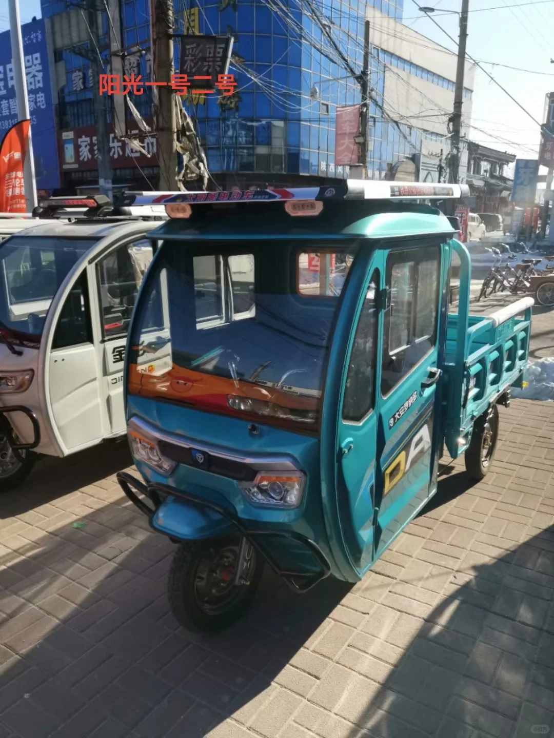 这改装厉害！车载太阳能发电研发定制