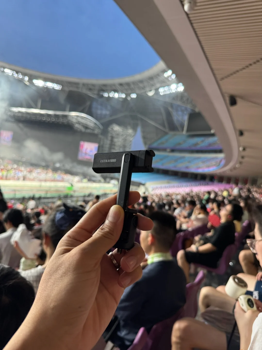 我宣布‼自动弹开支架就是演唱会站姐仙品?