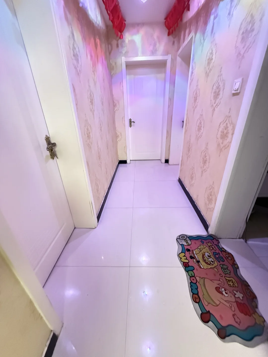 招女生合租室友，建材市场附近